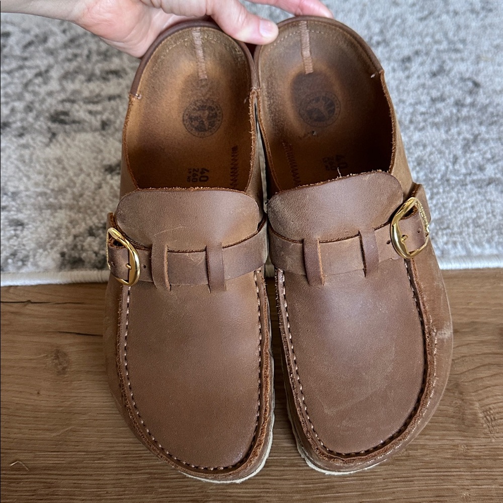 Birkenstock size 40 women’s mules slides chestnut brown with gold hardware